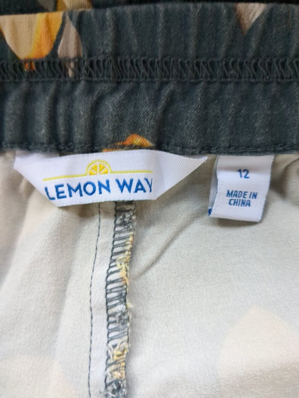 Vintage Pants with Lemon Motif - Picture 10 of 11